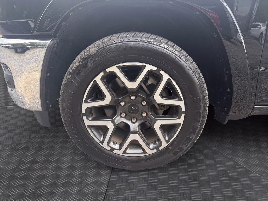 2025 Diamond Black Crystal Pearlcoat Ram 1500 Laramie 4X4 Truck