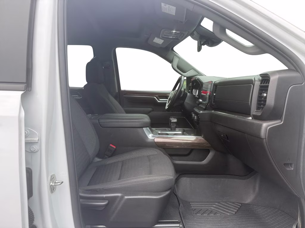 2025 Summit White Chevrolet Silverado 1500 LT 4X4 Truck