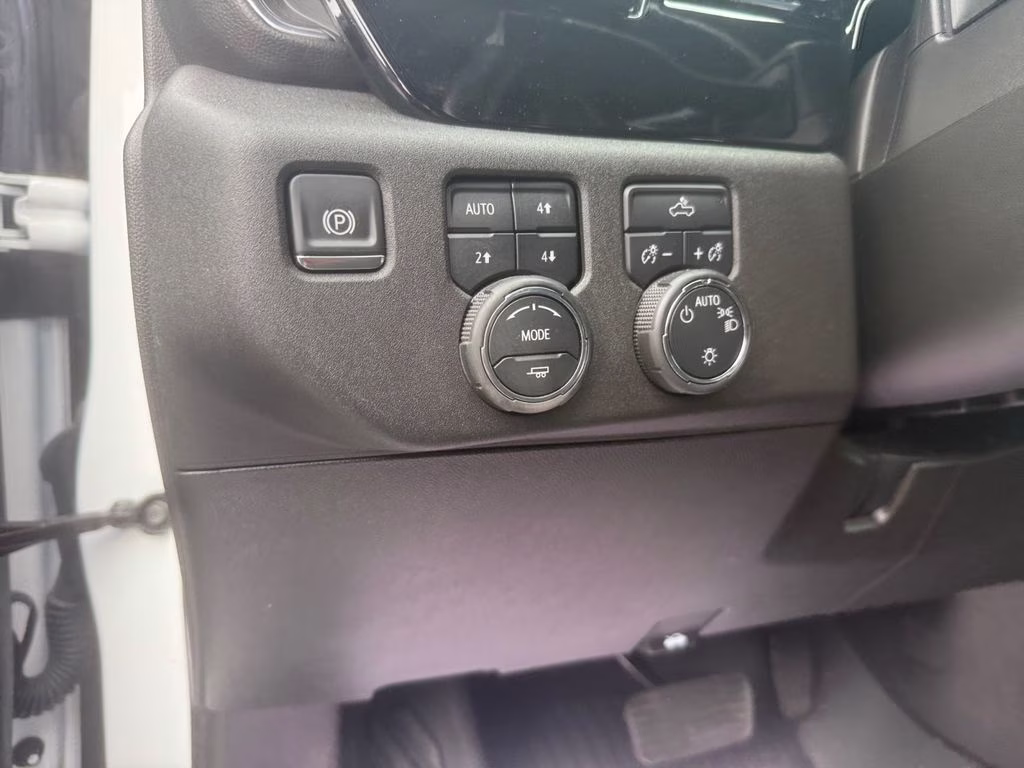 2025 Summit White Chevrolet Silverado 1500 LT 4X4 Truck