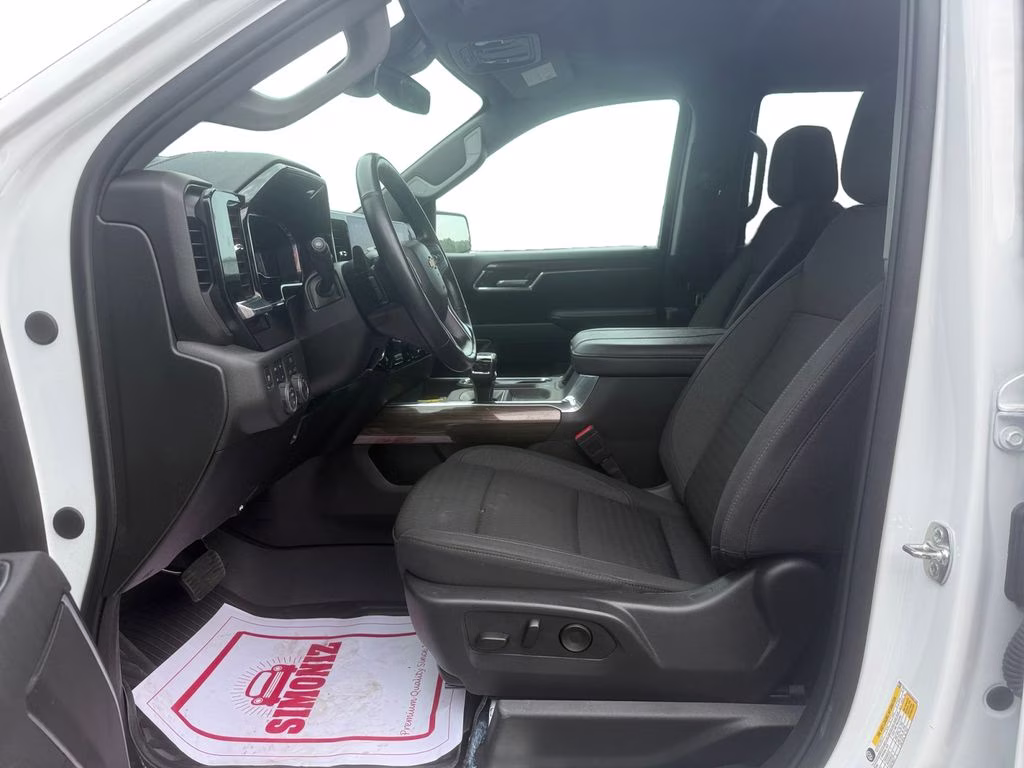 2025 Summit White Chevrolet Silverado 1500 LT 4X4 Truck