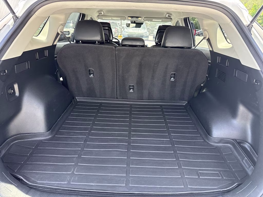 2023 Glacial White Pearl Kia Sportage EX FWD SUV