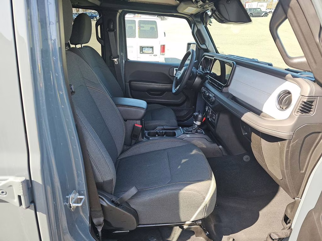 2025 Anvil Clear Coat Jeep Wrangler Sahara 4xe 4X4 SUV