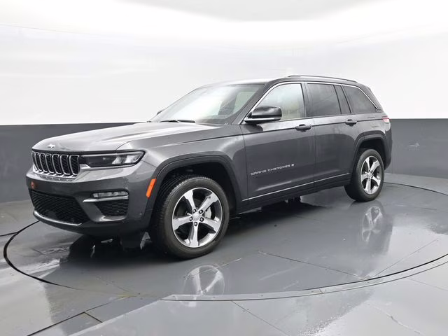 2023 Baltic Gray Metallic Clearcoat Jeep Grand Cherokee Limited 4X4 SUV