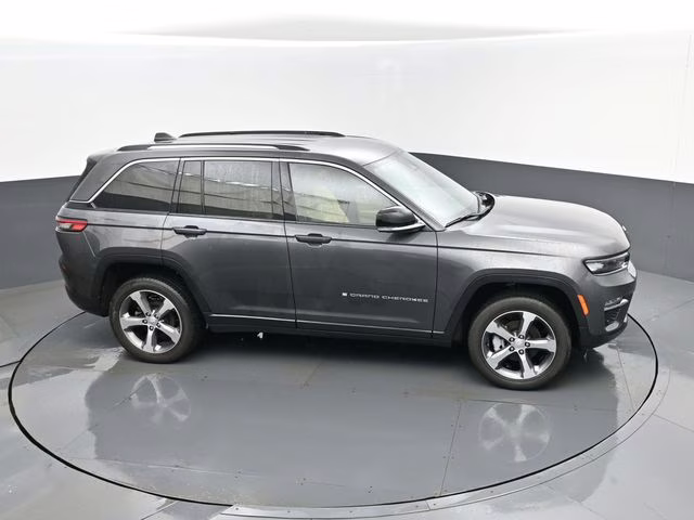 2023 Baltic Gray Metallic Clearcoat Jeep Grand Cherokee Limited 4X4 SUV