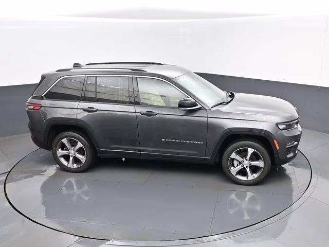 2023 Baltic Gray Metallic Clearcoat Jeep Grand Cherokee Limited 4X4 SUV