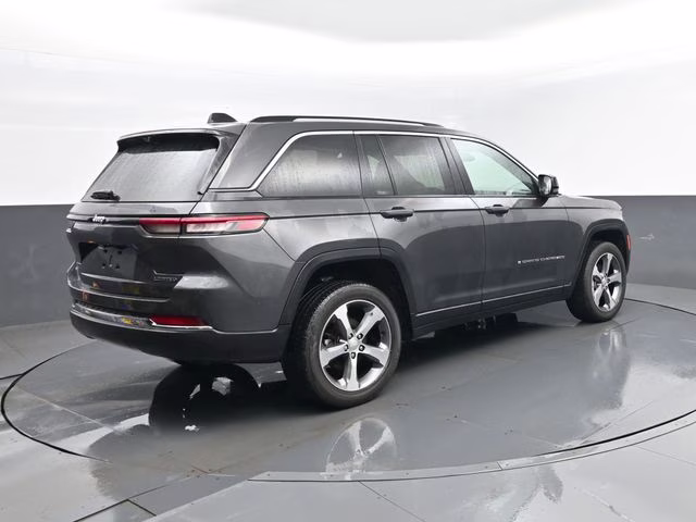 2023 Baltic Gray Metallic Clearcoat Jeep Grand Cherokee Limited 4X4 SUV