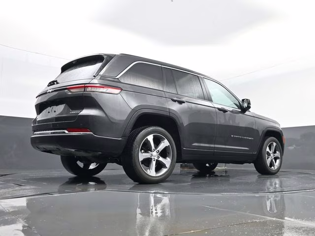 2023 Baltic Gray Metallic Clearcoat Jeep Grand Cherokee Limited 4X4 SUV