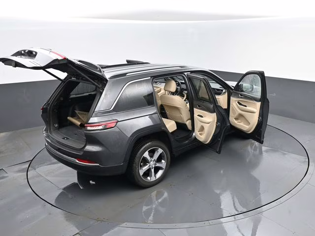 2023 Baltic Gray Metallic Clearcoat Jeep Grand Cherokee Limited 4X4 SUV