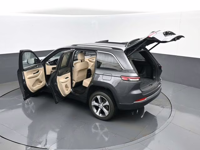 2023 Baltic Gray Metallic Clearcoat Jeep Grand Cherokee Limited 4X4 SUV
