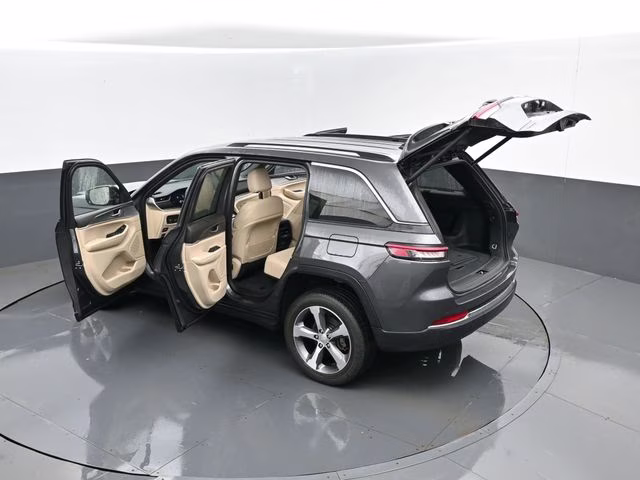 2023 Baltic Gray Metallic Clearcoat Jeep Grand Cherokee Limited 4X4 SUV