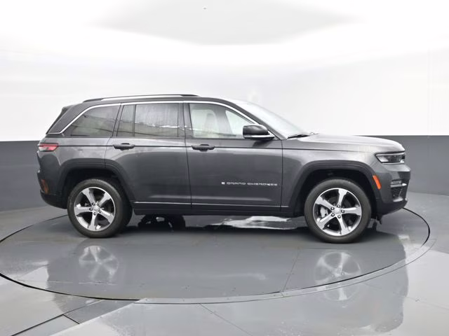 2023 Baltic Gray Metallic Clearcoat Jeep Grand Cherokee Limited 4X4 SUV