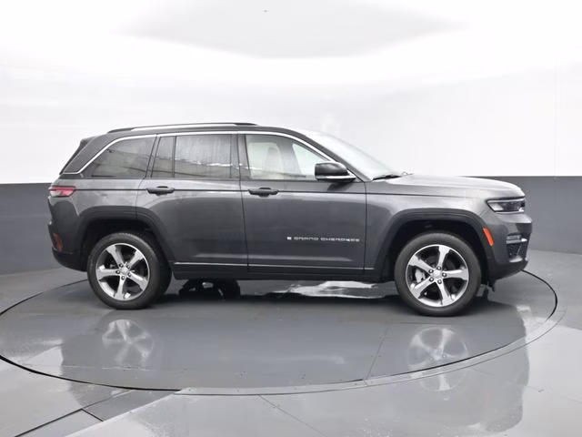 2023 Baltic Gray Metallic Clearcoat Jeep Grand Cherokee Limited 4X4 SUV