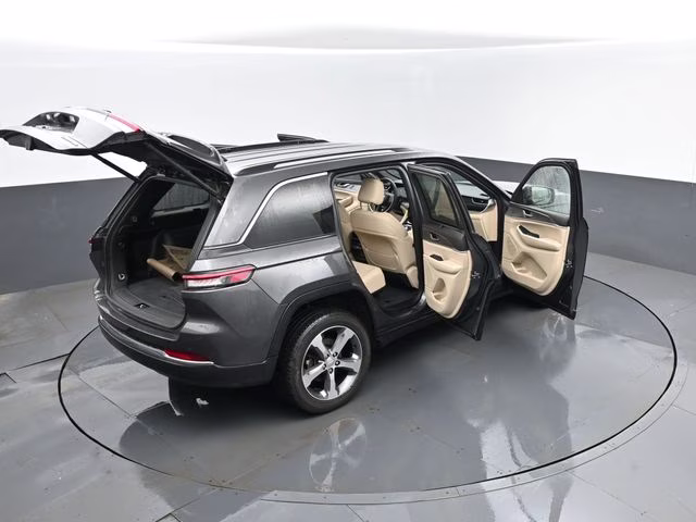 2023 Baltic Gray Metallic Clearcoat Jeep Grand Cherokee Limited 4X4 SUV