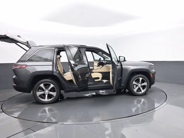 2023 Baltic Gray Metallic Clearcoat Jeep Grand Cherokee Limited 4X4 SUV