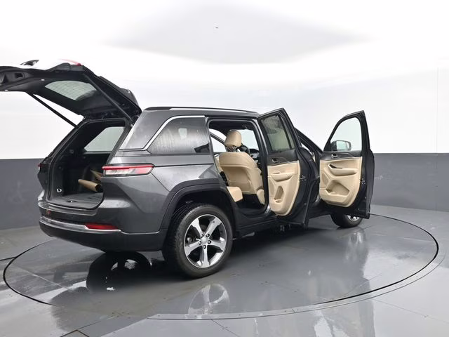 2023 Baltic Gray Metallic Clearcoat Jeep Grand Cherokee Limited 4X4 SUV