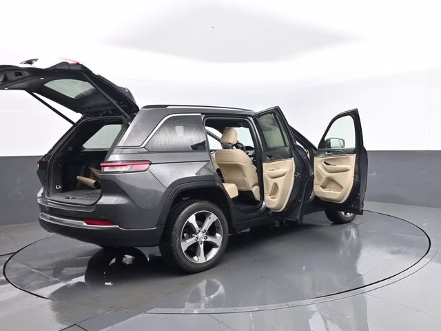 2023 Baltic Gray Metallic Clearcoat Jeep Grand Cherokee Limited 4X4 SUV