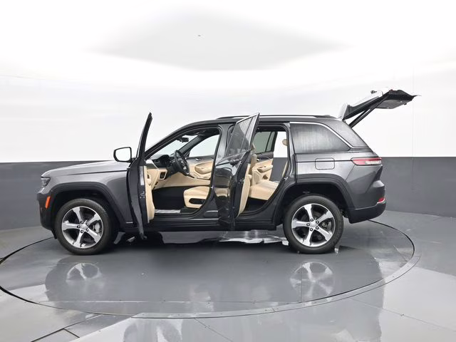 2023 Baltic Gray Metallic Clearcoat Jeep Grand Cherokee Limited 4X4 SUV