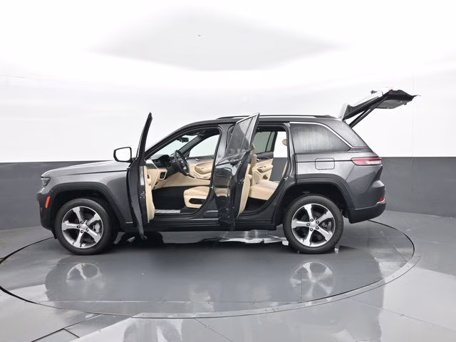 2023 Baltic Gray Metallic Clearcoat Jeep Grand Cherokee Limited 4X4 SUV