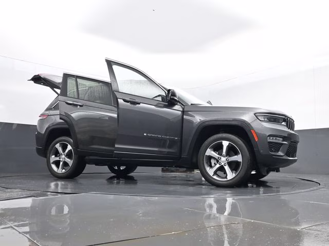 2023 Baltic Gray Metallic Clearcoat Jeep Grand Cherokee Limited 4X4 SUV