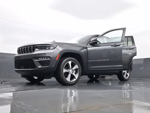 2023 Baltic Gray Metallic Clearcoat Jeep Grand Cherokee Limited 4X4 SUV