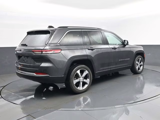 2023 Baltic Gray Metallic Clearcoat Jeep Grand Cherokee Limited 4X4 SUV