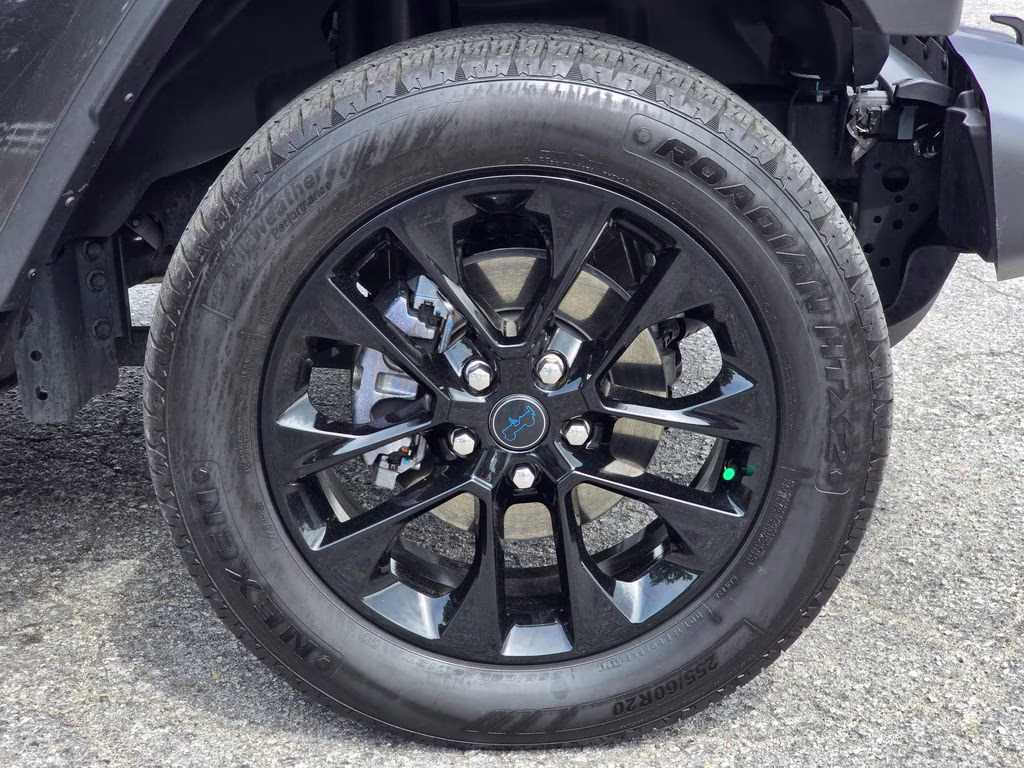 2025 Granite Crystal Metallic Clearcoat Jeep Wrangler Sahara 4xe 4X4 SUV