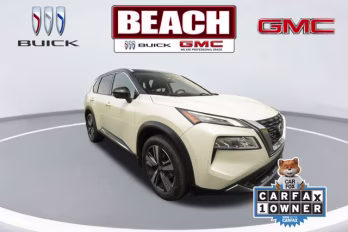 2023 Pearl White Tricoat/Super Black Nissan Rogue SL FWD SUV