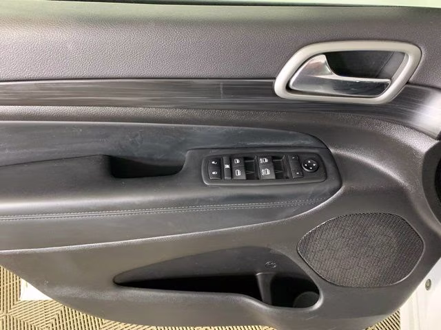 2020 Bright White Clearcoat Jeep Grand Cherokee Altitude 4X4 SUV