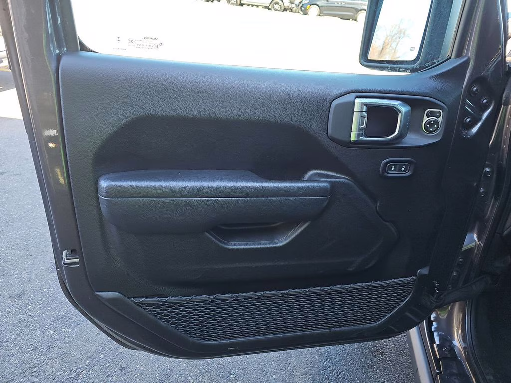 2025 Granite Crystal Metallic Clearcoat Jeep Wrangler Willys 4xe 4X4 SUV