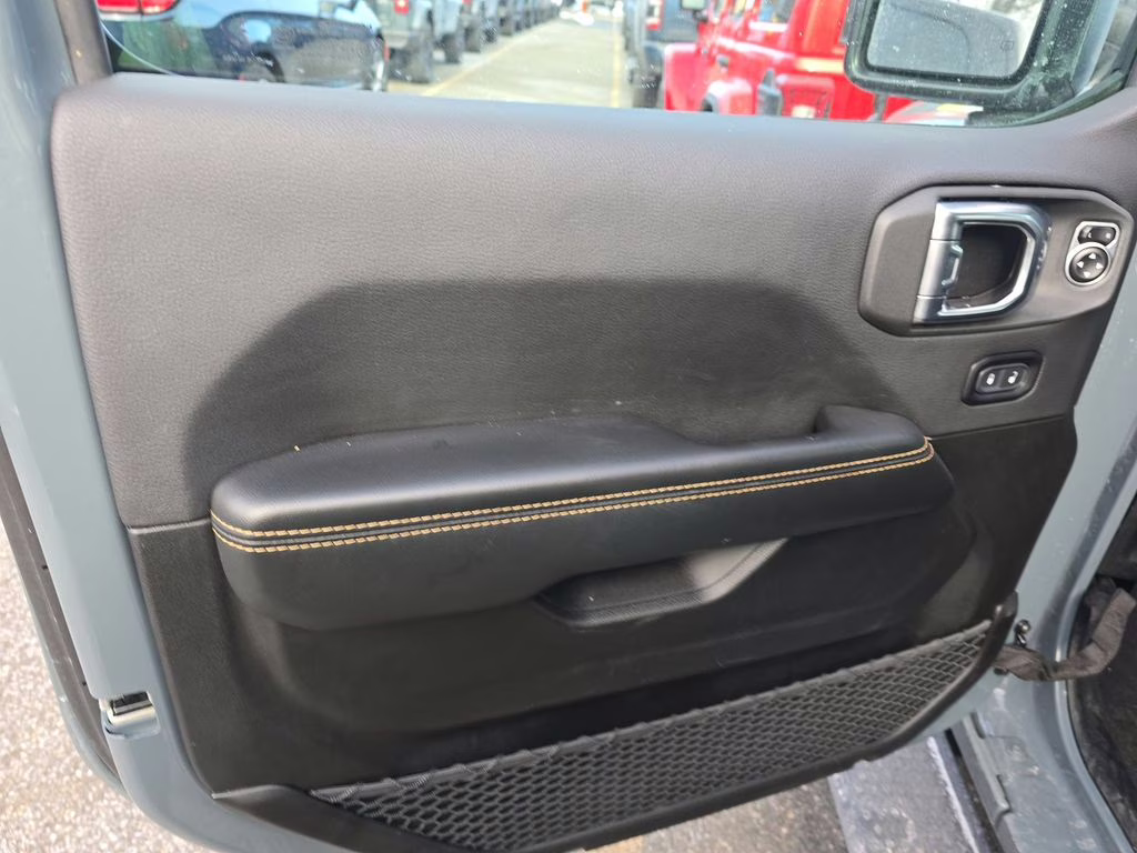 2025 Anvil Clear Coat Jeep Wrangler Sahara 4xe 4X4 SUV