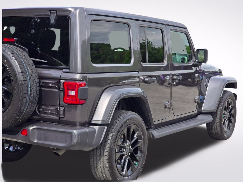 2025 Granite Crystal Metallic Clearcoat Jeep Wrangler Sahara 4xe 4X4 SUV
