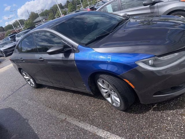 2015 Granite Crystal Metallic Clearcoat Chrysler 200 S FWD Sedan