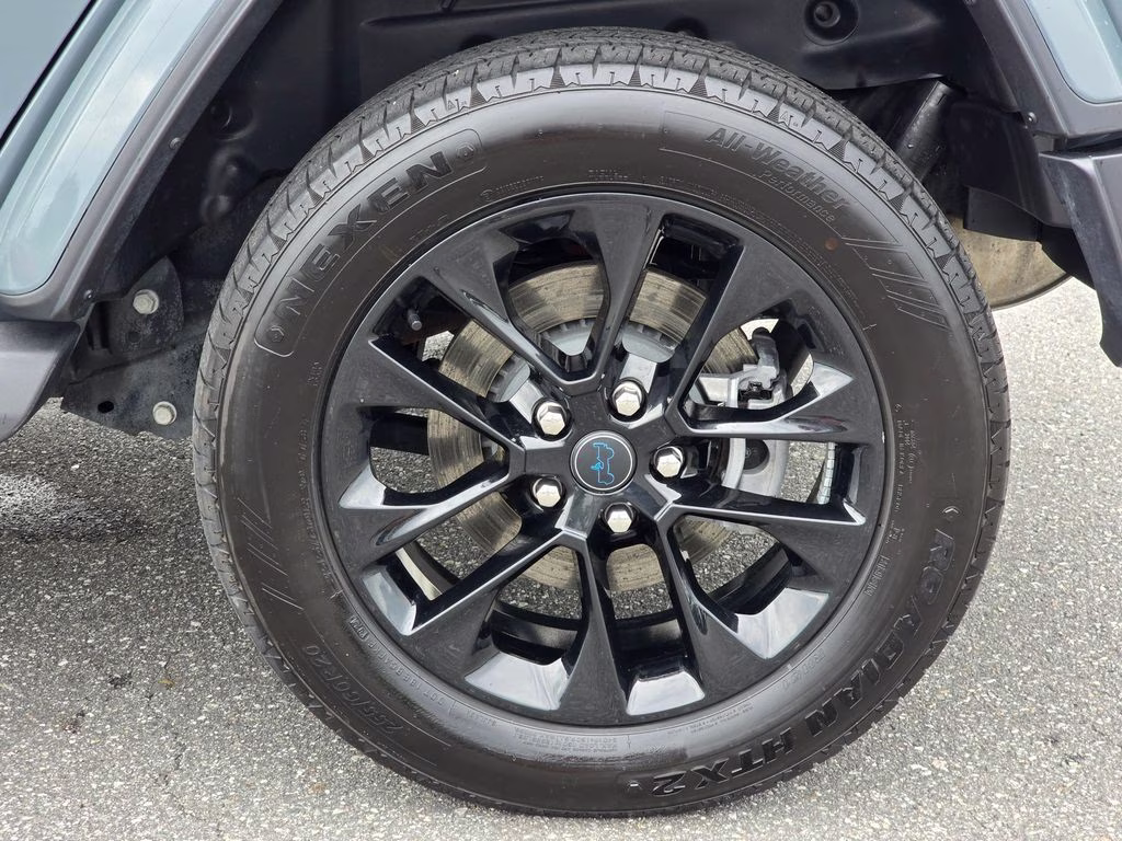 2025 Anvil Clear Coat Jeep Wrangler Sahara 4xe 4X4 SUV