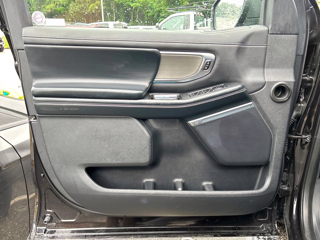 2025 Agate Black Metallic Ford Expedition Max Platinum 4X4 SUV
