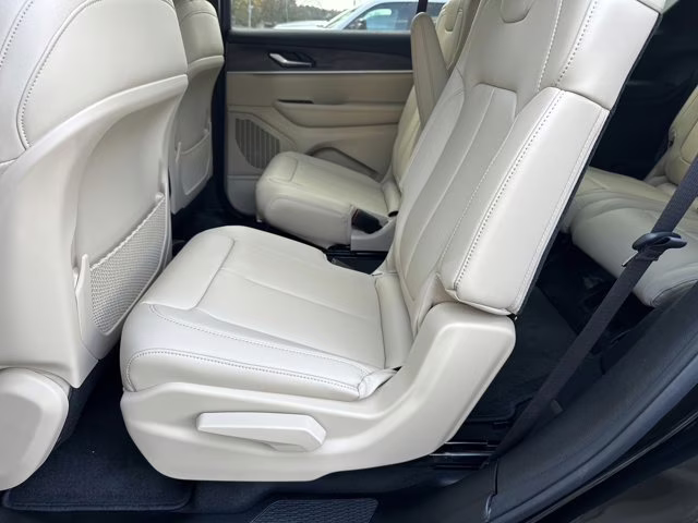 2025 Diamond Black Crystal Pearlcoat Jeep Grand Cherokee L Limited RWD SUV