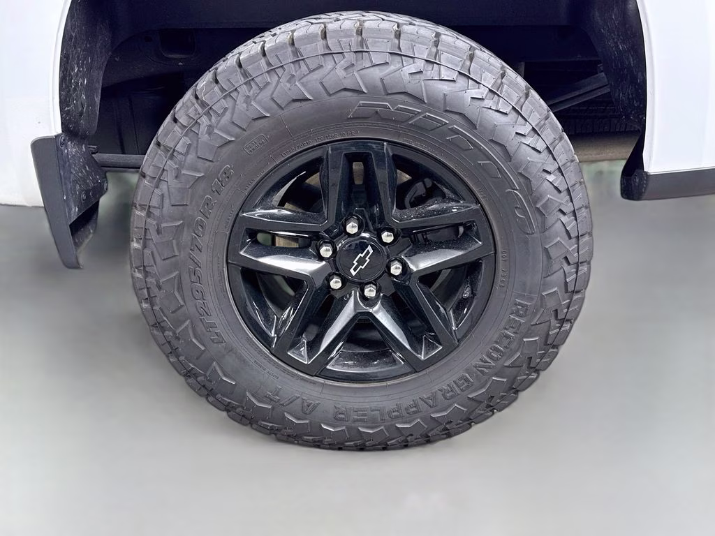 2022 Summit White Chevrolet Silverado 1500 Custom Trail Boss 4X4 Truck
