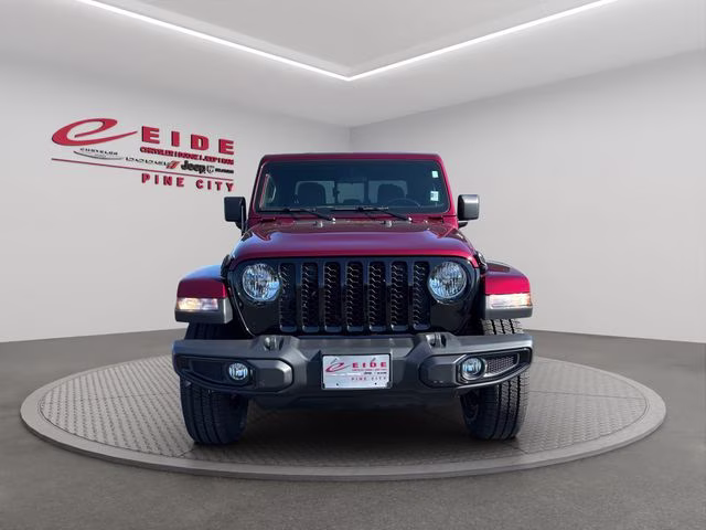 2022 Snazzberry Pearlcoat Jeep Gladiator Willys 4X4 Truck
