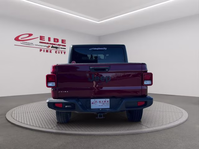 2022 Snazzberry Pearlcoat Jeep Gladiator Willys 4X4 Truck