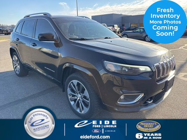 2019 Diamond Black Crystal Pearlcoat Jeep Cherokee Overland 4X4 SUV