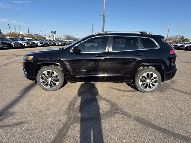 2019 Diamond Black Crystal Pearlcoat Jeep Cherokee Overland 4X4 SUV