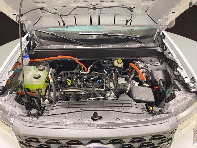 2026 Space White Metallic Ford Maverick XLT AWD Truck