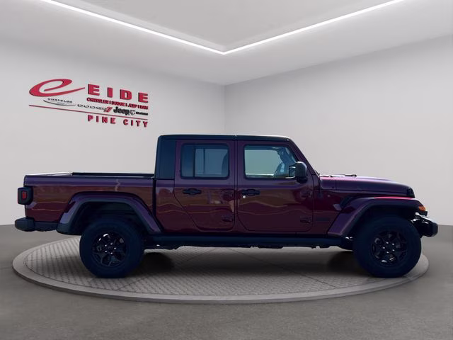 2022 Snazzberry Pearlcoat Jeep Gladiator Willys 4X4 Truck