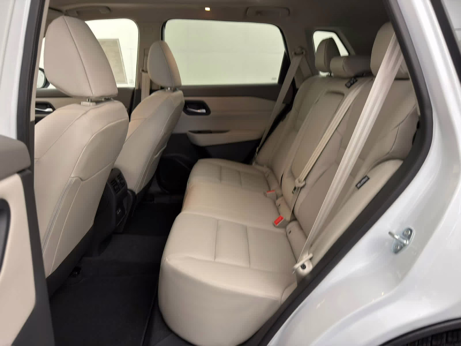 2026 Everest White Pearl Tricoat Nissan Rogue Dark Armor FWD SUV