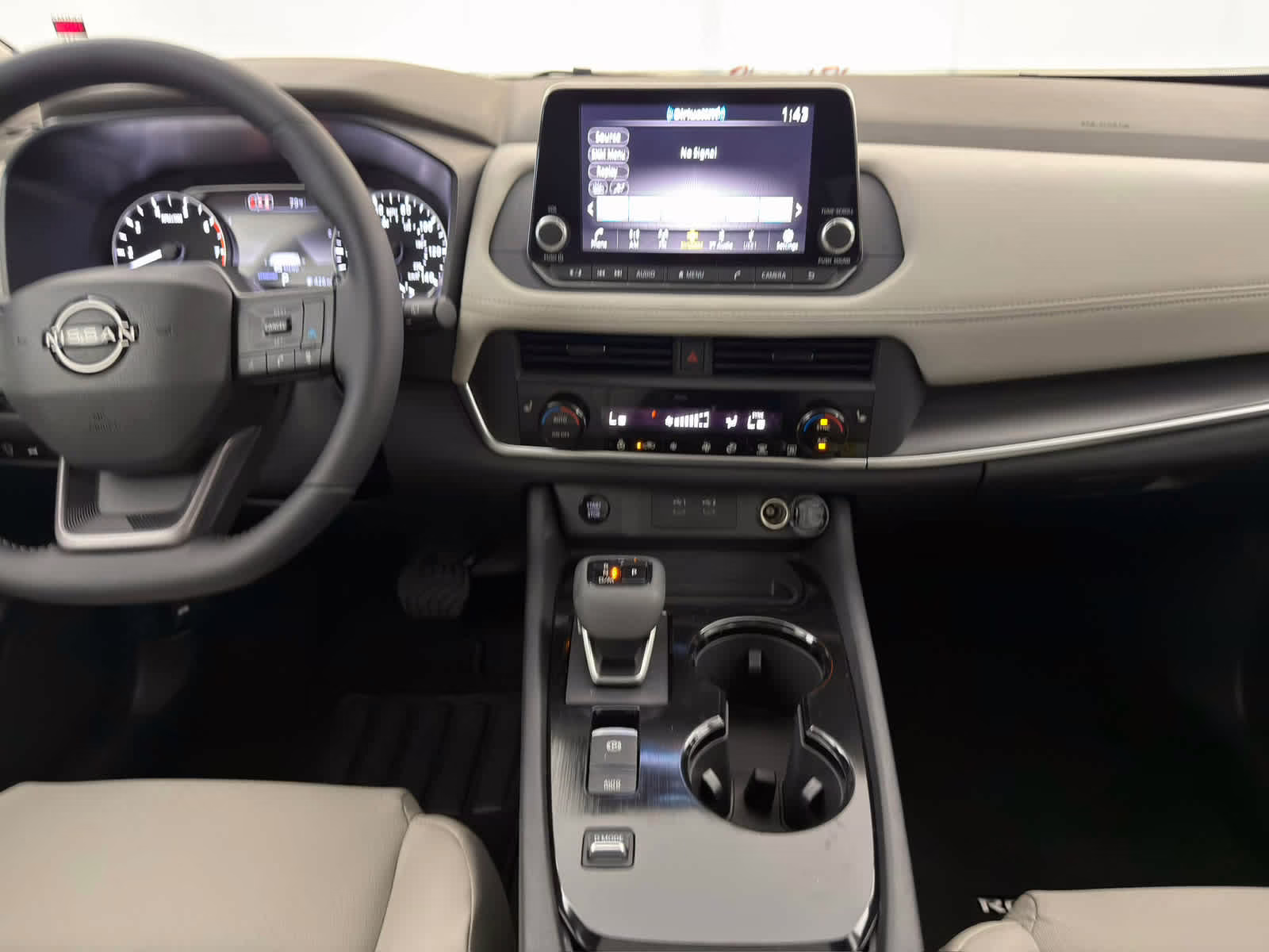 2026 Everest White Pearl Tricoat Nissan Rogue Dark Armor FWD SUV