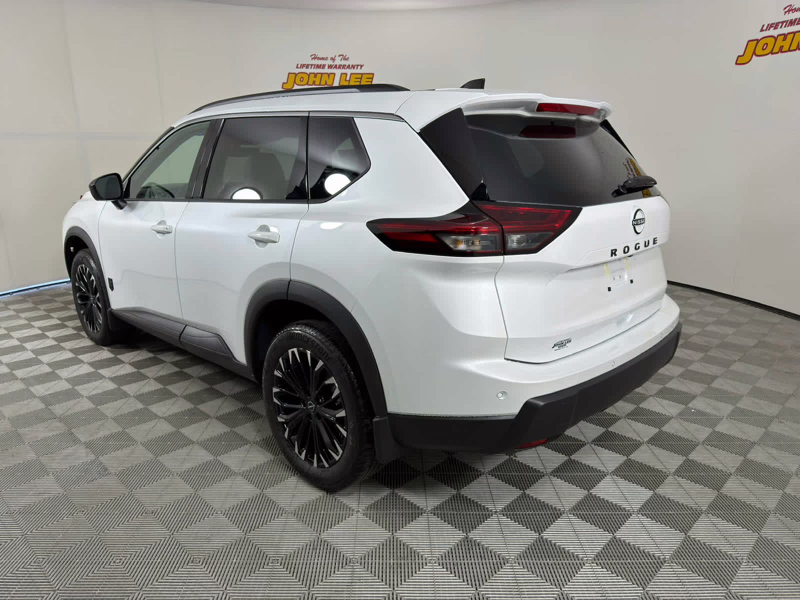 2026 Everest White Pearl Tricoat Nissan Rogue Dark Armor FWD SUV