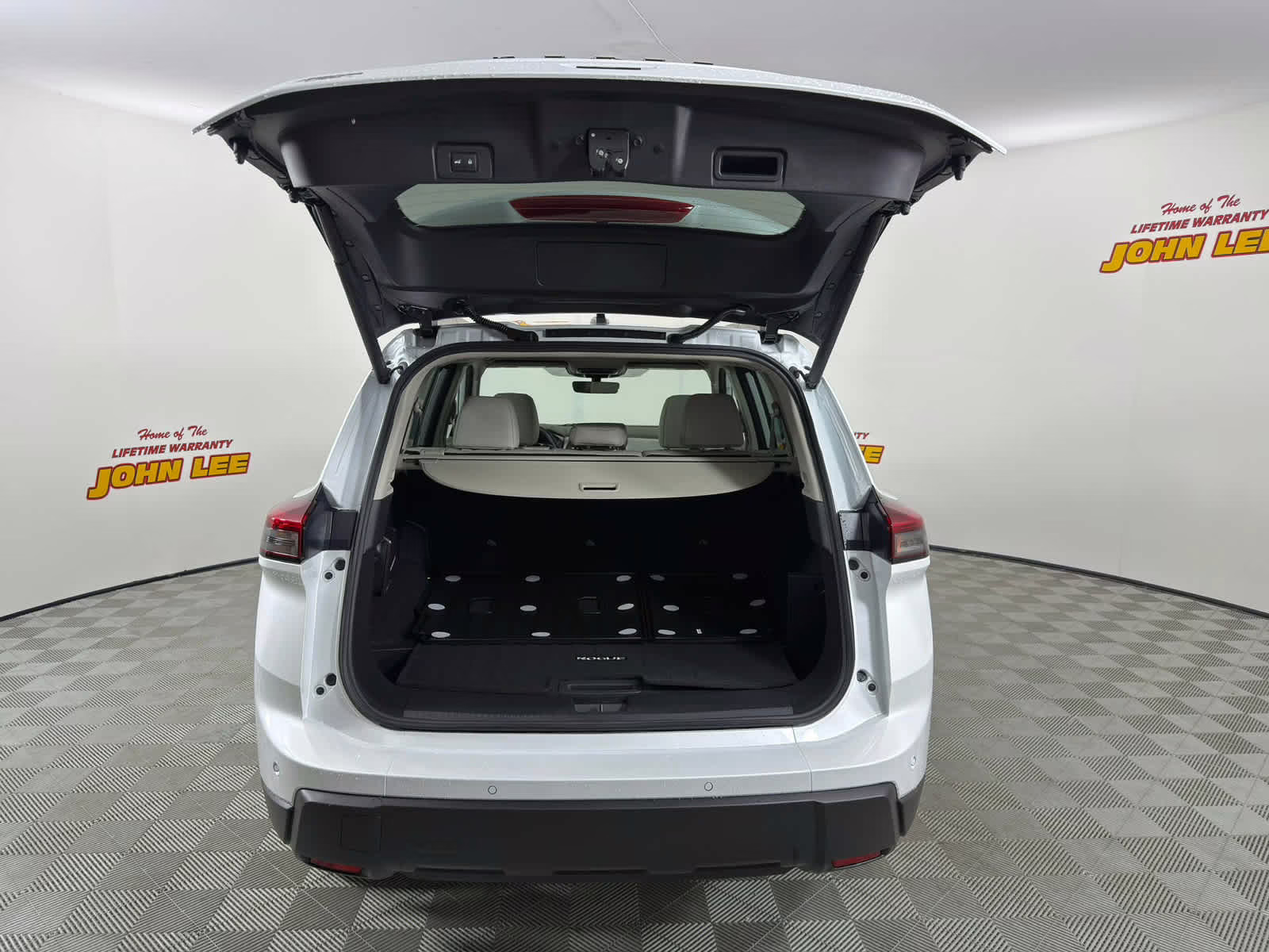 2026 Everest White Pearl Tricoat Nissan Rogue Dark Armor FWD SUV