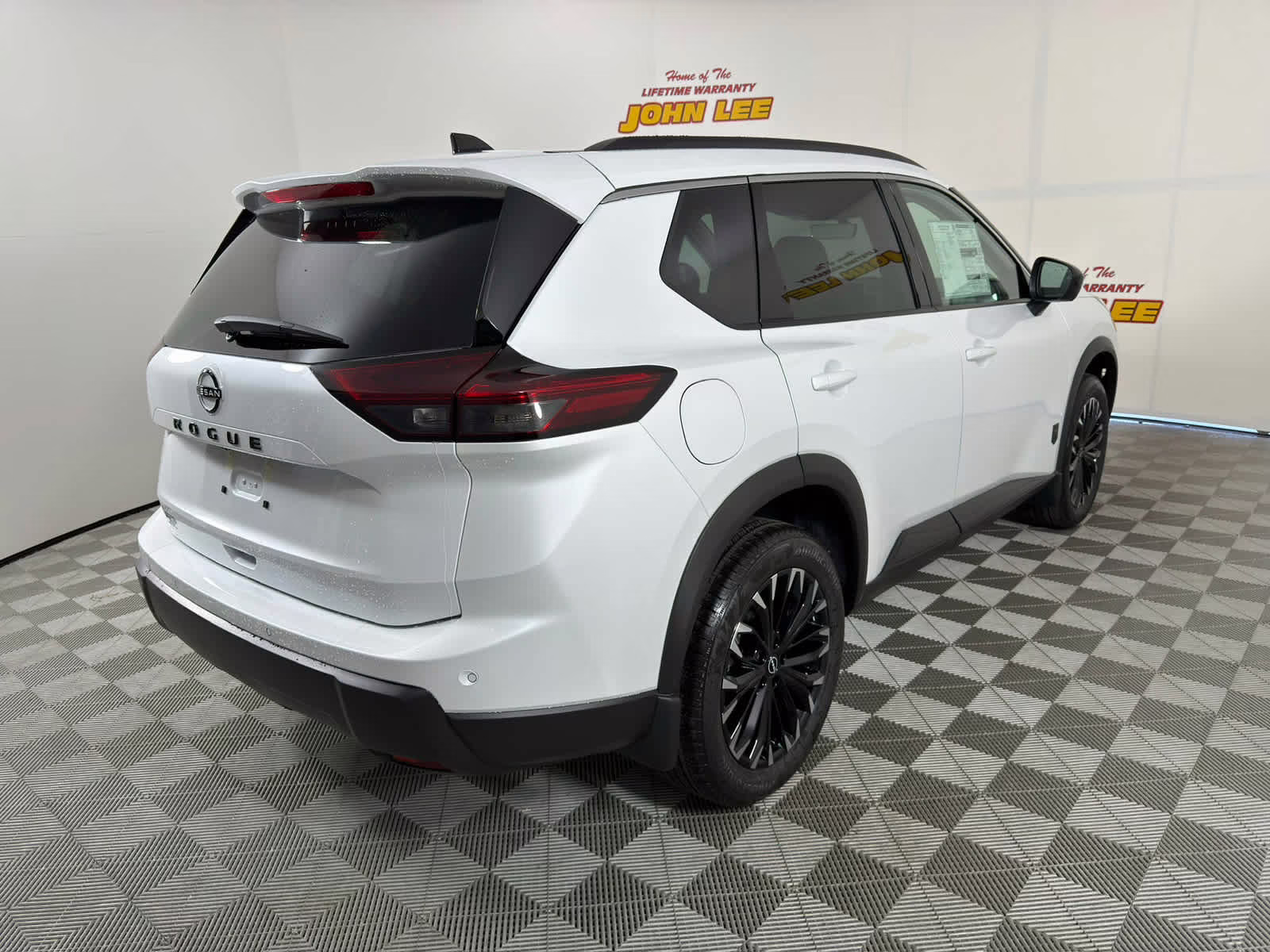 2026 Everest White Pearl Tricoat Nissan Rogue Dark Armor FWD SUV