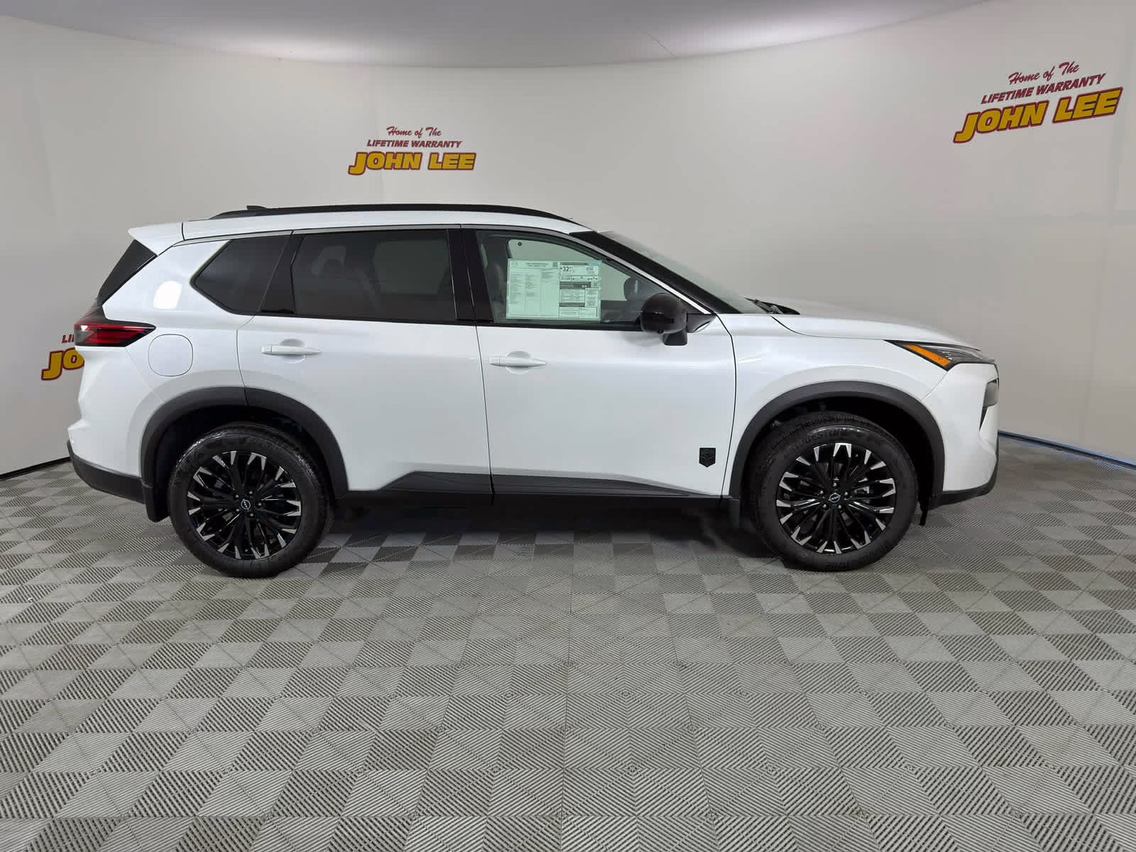 2026 Everest White Pearl Tricoat Nissan Rogue Dark Armor FWD SUV