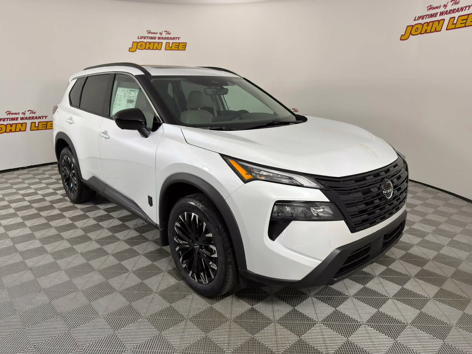 2026 Everest White Pearl Tricoat Nissan Rogue Dark Armor FWD SUV