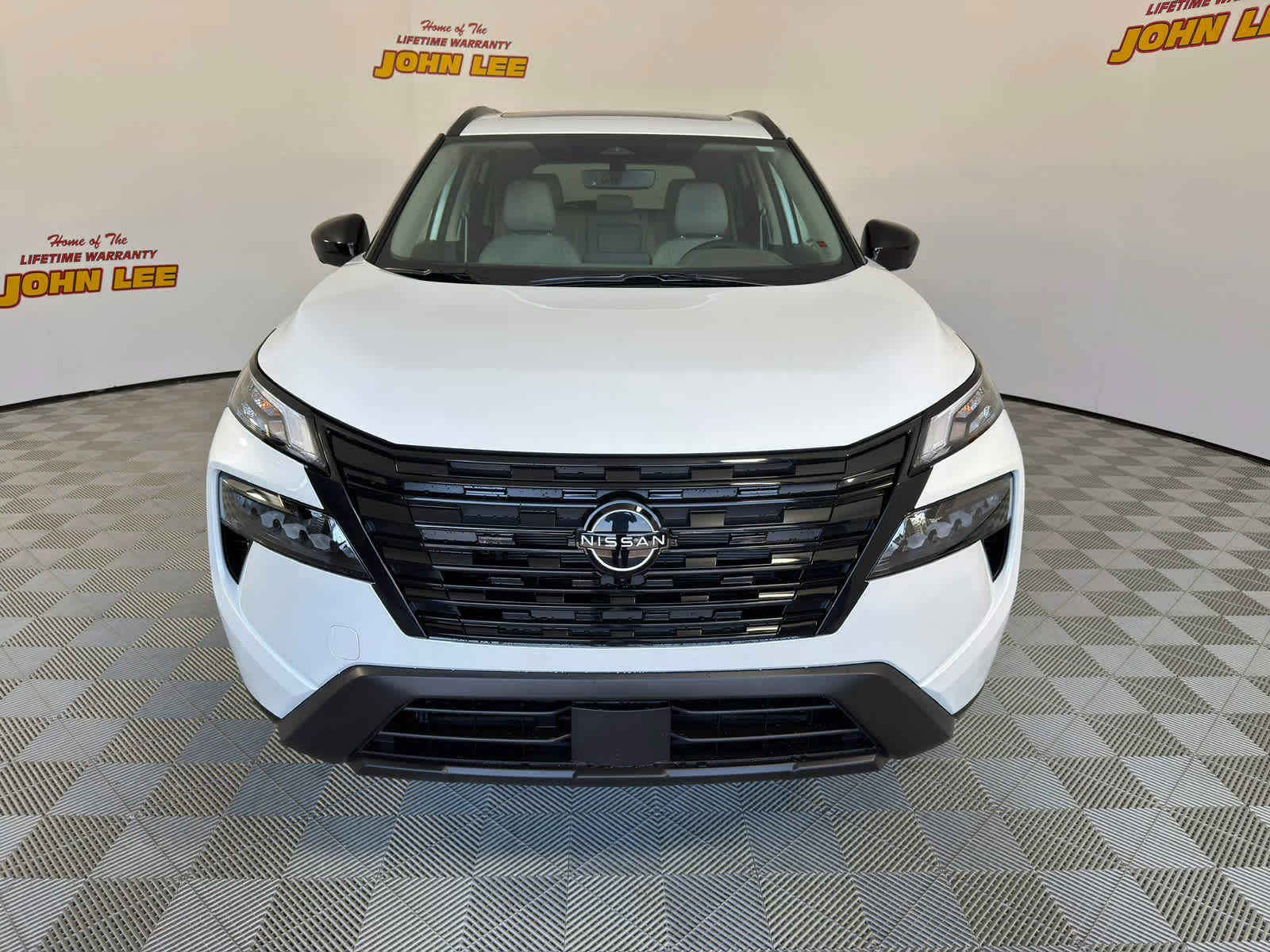 2026 Everest White Pearl Tricoat Nissan Rogue Dark Armor FWD SUV